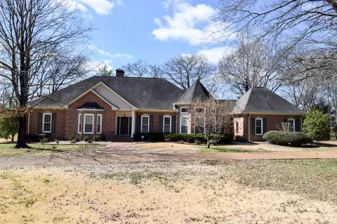 904 Lakeshore Dr, Gallatin, TN 37066