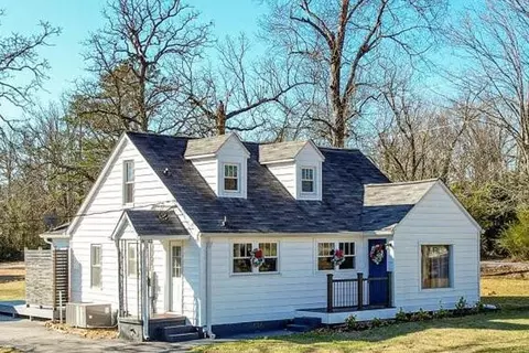 8200 Igou Gap Rd, Chattanooga, TN 37421