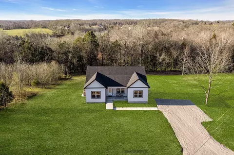 1738 Columbia Rd, Dickson, TN 37055