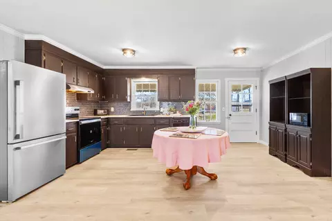 Kitchen - 45 Daniel St, Savannah, TN 38372 photo 3 of 3