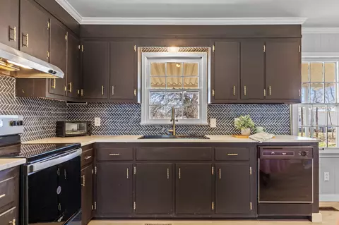 Kitchen - 45 Daniel St, Savannah, TN 38372 photo 1 of 3