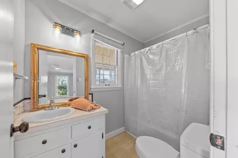 Bath - 45 Daniel St, Savannah, TN 38372 photo 1 of 2