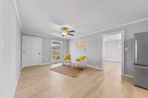 Living - 45 Daniel St, Savannah, TN 38372 photo 1 of 1
