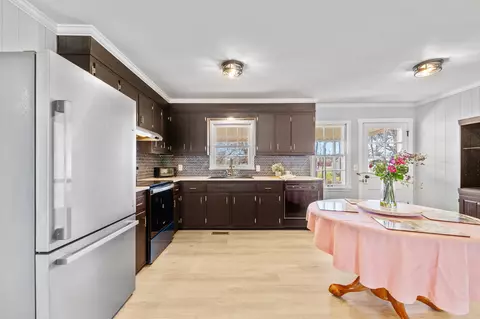 Kitchen - 45 Daniel St, Savannah, TN 38372 photo 2 of 3