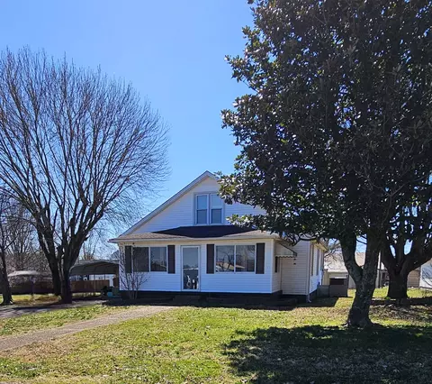 300 College Ct, Mcewen, TN 37101