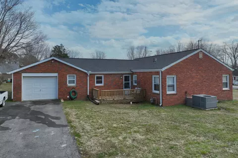 210 Bratton Ave, Lafayette, TN 37083