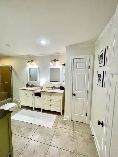 Bath - 505 2nd Ave S, Loretto, TN 38469 photo 2 of 5