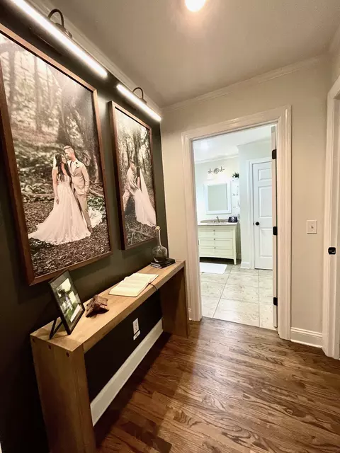 Entry Way - 505 2nd Ave S, Loretto, TN 38469 photo 4 of 4