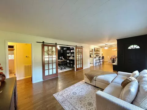 Living - 505 2nd Ave S, Loretto, TN 38469 photo 3 of 4