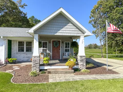 Exterior - 505 2nd Ave S, Loretto, TN 38469 photo 2 of 16