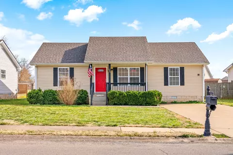 574 Oakmont Dr, Clarksville, TN 37042