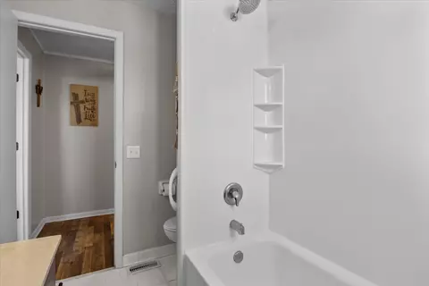 Bath - 1060 Twin Pine Rd, Dickson, TN 37055 photo 2 of 3