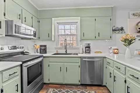 Kitchen - 1060 Twin Pine Rd, Dickson, TN 37055 photo 4 of 4