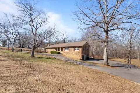 Exterior - 1060 Twin Pine Rd, Dickson, TN 37055 photo 4 of 19