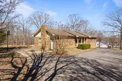 Exterior - 1060 Twin Pine Rd, Dickson, TN 37055 photo 8 of 19