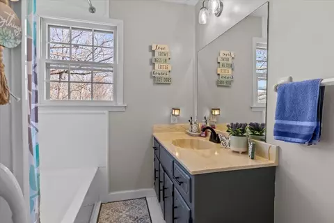 Bath - 1060 Twin Pine Rd, Dickson, TN 37055 photo 1 of 3
