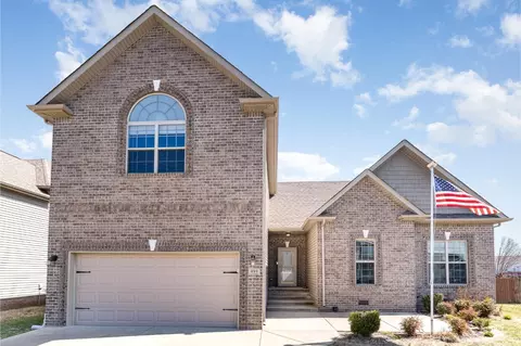 499 Preakness Cir, Pleasant View, TN 37146