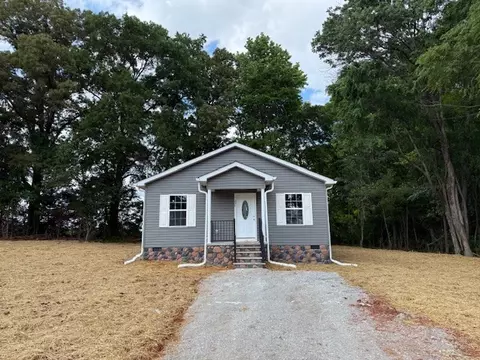 201 Hesselly Rd, Decherd, TN 37324