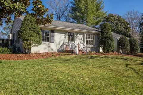 4000 Skyline Dr, Nashville, TN 37215