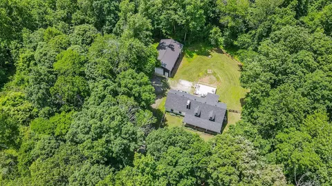 199 Broaderick Ln, Cottontown, TN 37048