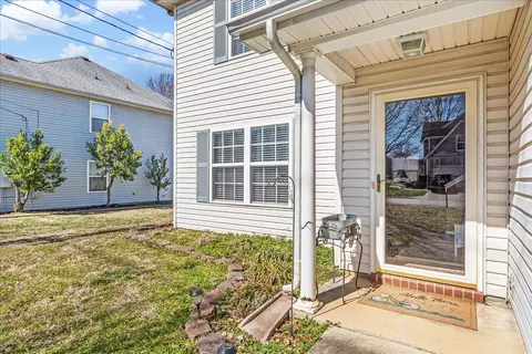 720 General Barksdale Dr, Smyrna, TN 37167