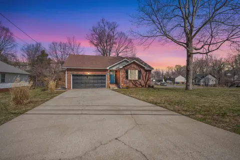 319 Brook Mead Dr, Clarksville, TN 37042