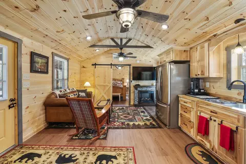 7108 Adams Rd, Centerville, TN 37033