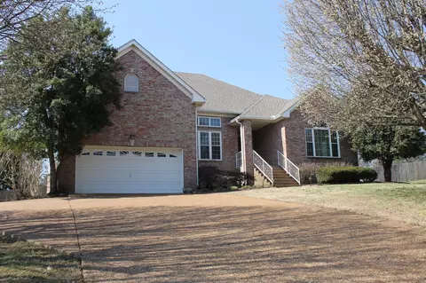 816 Loretta Dr, Goodlettsville, TN 37072