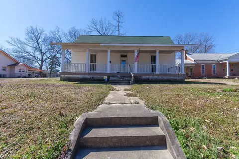 714 S College St, Trenton, TN 38382