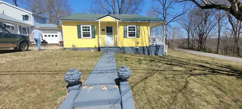Exterior - 100 Cherry St, Centerville, TN 37033 photo 2 of 4