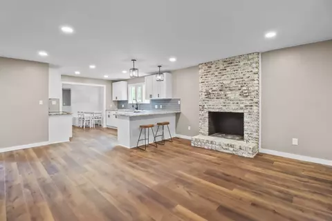 Living - 204 General Forrest Dr, Springfield, TN 37172 photo 3 of 4