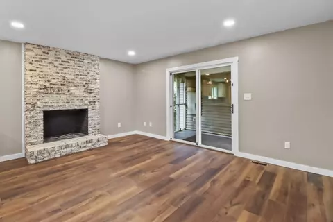 Living - 204 General Forrest Dr, Springfield, TN 37172 photo 4 of 4