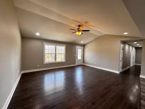118 Noles St, Decherd, TN 37324 photo 2