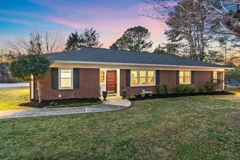 909 Camellia Dr, Columbia, TN 38401