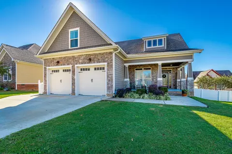 8910 Seven Lakes Dr, Ooltewah, TN 37363