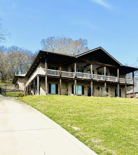 1715 Oak Trail Dr, Columbia, TN 38401