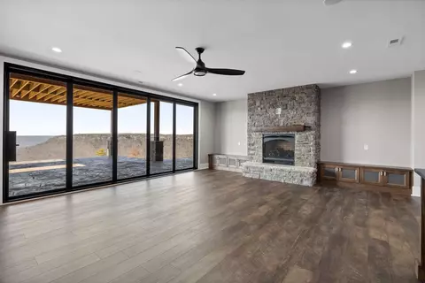 Living - 490 Pappy Rd, Jasper, TN 37347 photo 9 of 13
