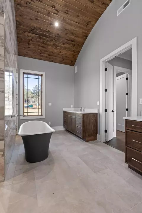 Bath - 490 Pappy Rd, Jasper, TN 37347 photo 3 of 12