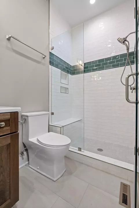 Bath - 490 Pappy Rd, Jasper, TN 37347 photo 8 of 12