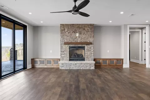 Living - 490 Pappy Rd, Jasper, TN 37347 photo 10 of 13