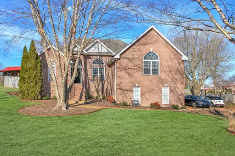 301 Covington Bnd, White House, TN 37188