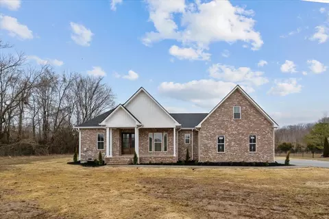 1107 High Lake Dr, Dickson, TN 37055