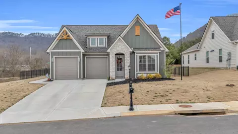 8920 Little Pine Ln, Ooltewah, TN 37363