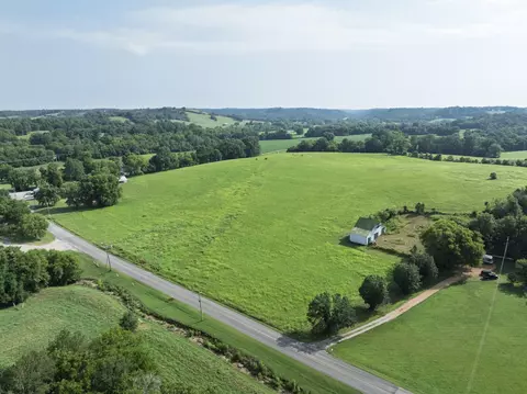 2470 Santa Fe Pike, Columbia, TN 38401