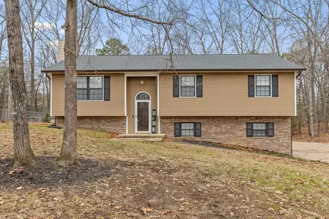 5111 Hunter Village Dr, Ooltewah, TN 37363