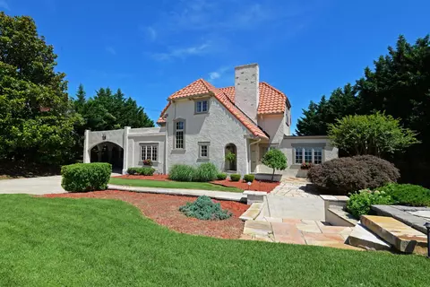 460 N Crest Rd, Chattanooga, TN 37404