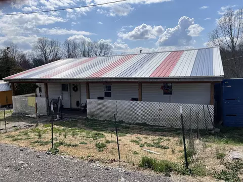1090 Northfork Dr, Ashland City, TN 37015