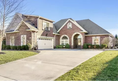 3180 Porter Hills Dr, Clarksville, TN 37043