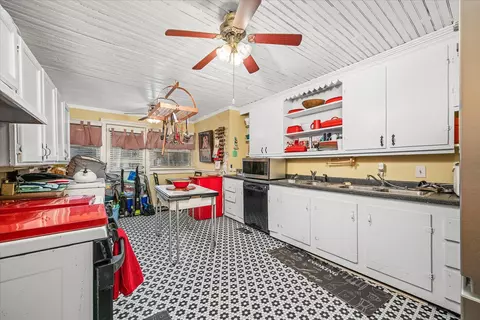 Kitchen - 34 Lancaster Cir, Lancaster, TN 38569 photo 1 of 3