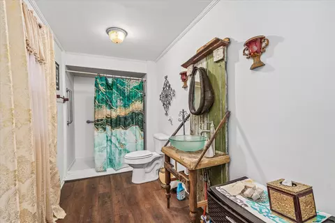 Bath - 34 Lancaster Cir, Lancaster, TN 38569 photo 1 of 3